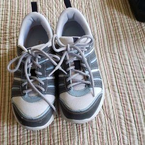 SALE...GUC Easy Spirit Anitgravity Athletic Shoes🩵💜